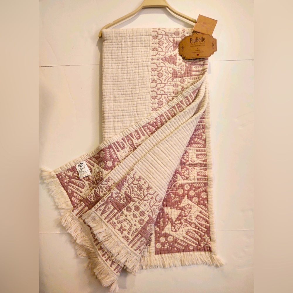🎁PiuBelle Throw Blanket - Holiday Icons - Oatmeal & Pale Crimson